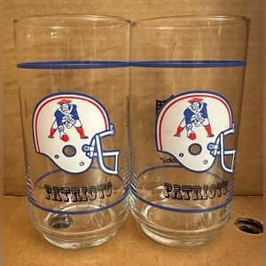 Set of 2 New England Patriots Old Helmet Logo Drinking Glasses